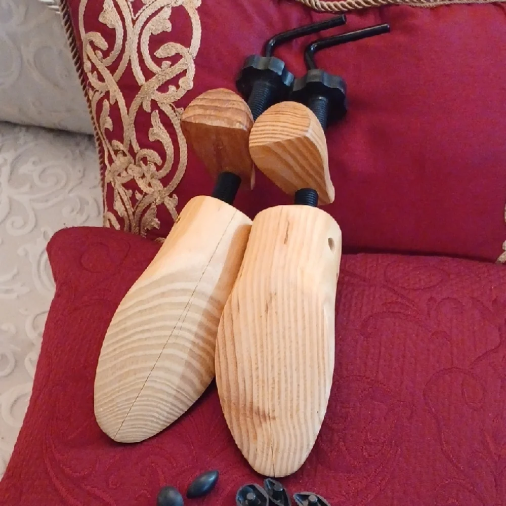Wooden Shoe Stretchers - Natural Wood Women’s Shoe Care - Picture 2 of 6